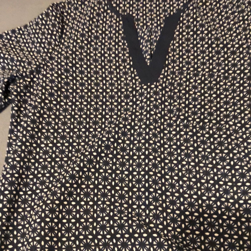 The limited blue navy blue and white blouse with elastic at the waist